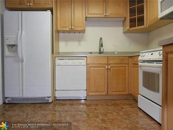 4th image of 2611 NE 10th Ave