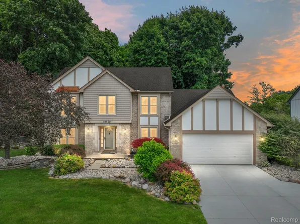 19450 Gill Rd, Livonia, MI 48152