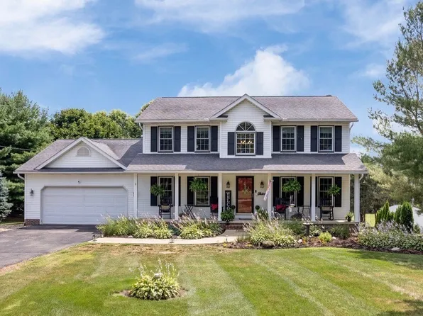 9825 Fox Knoll Dr, Orrville, OH 44667