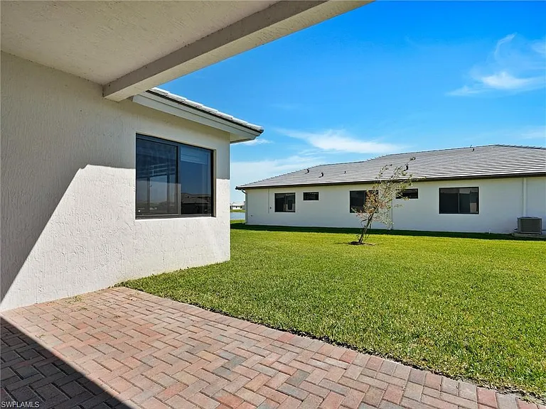 5126 Penella Ave — Photo 43
