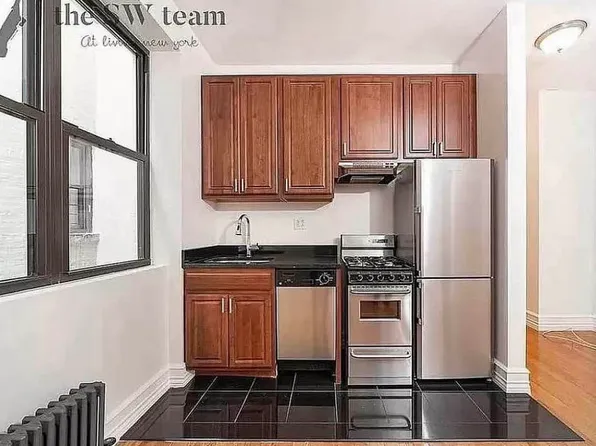 78 Manhattan Avenue image 1 of 8