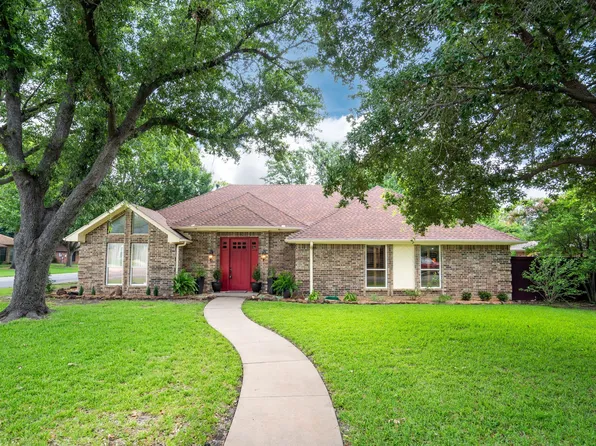 1201 Oxford Ln, Denton, TX 76209