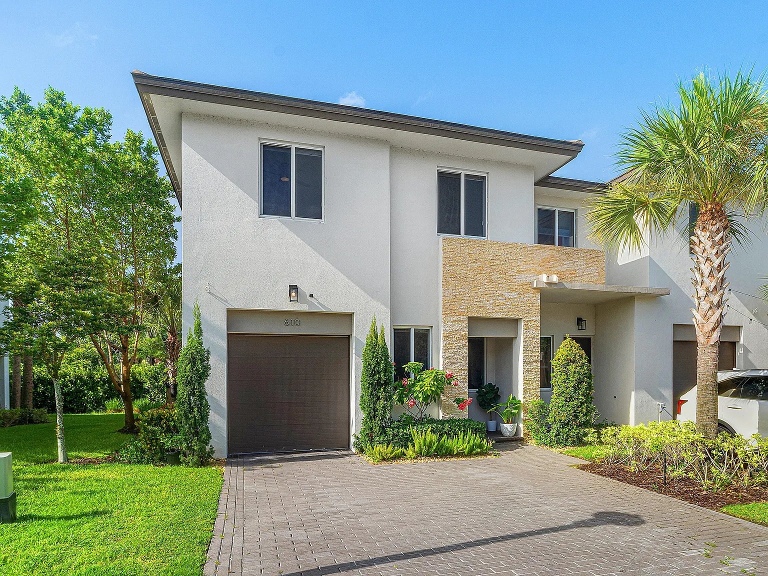 4 bed, 3.5 bath, 1945 sqft, $3,800 — Photo 1