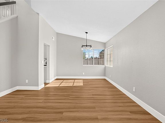 5th image of 2532 Wolverton Ave