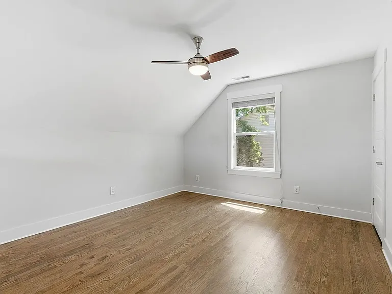 1224 Bessie Ave — Photo 16