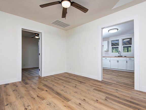 3rd image of 2533 W Walnut Street
