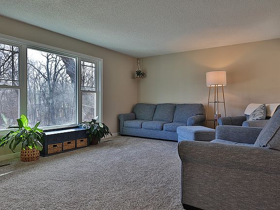 5th image of 912 Park Ln