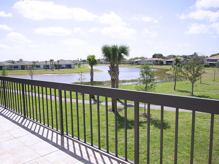 13817 Royal Palm Ct #B — Photo 22