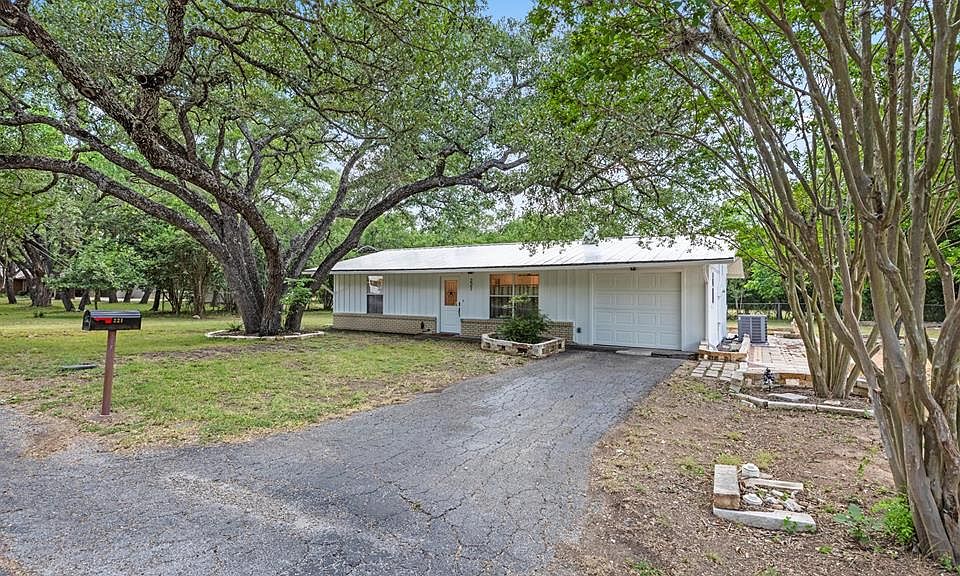 1st image of 221 Felps Dr