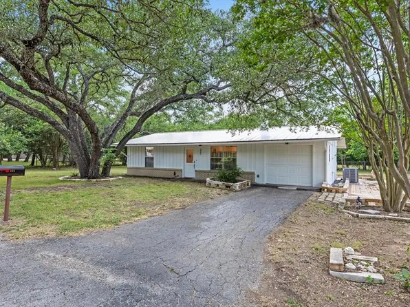 221 Felps Dr, Blanco, TX 78606