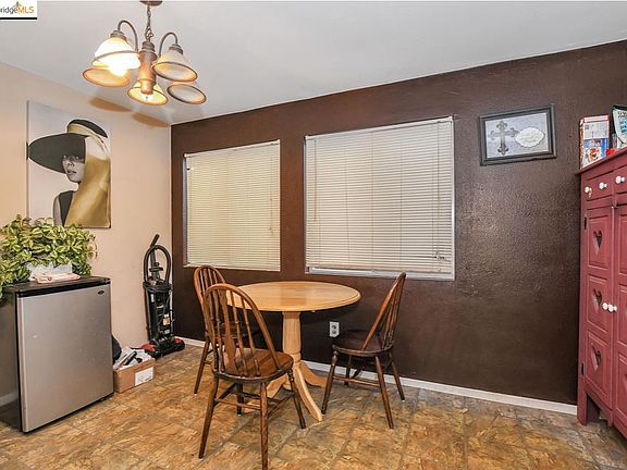 5th image of 72 Russell Dr