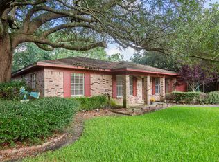 220 Saratoga Dr, Ocean Springs, MS 39564