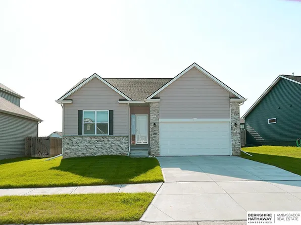 12957 S 54th St, Papillion, NE 68133
