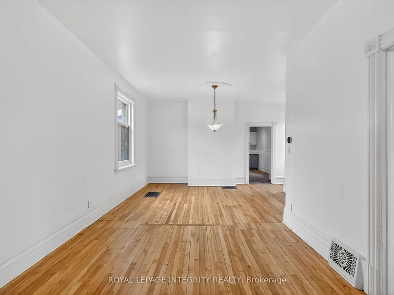 56 Grosvenor Ave — Photo 7