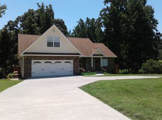 1508 Persimmon Orchard Ln, Dandridge, TN 37725