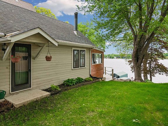 3rd image of 4936 Edgewater Dr
