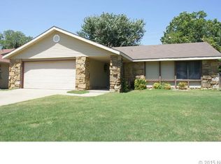 1104 W Queens Pl, Broken Arrow, OK 74012