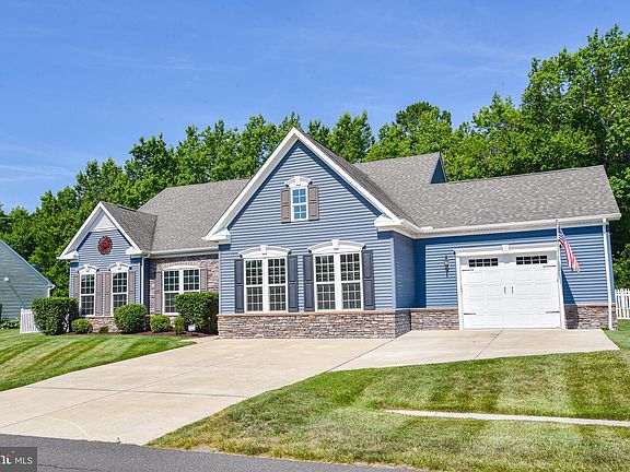 4th image of 33112 Ogre Dr
