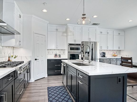 4th image of 15164 Cross Stone Dr
