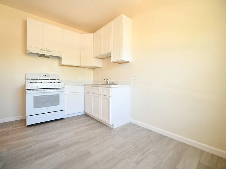 200 Wayne Ave #19 — Photo 13
