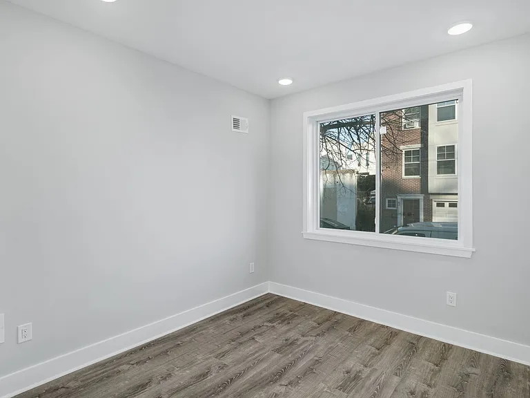 1302 N Marshall St #2 — Photo 32