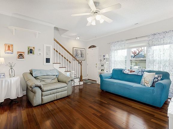 2nd image of 32 Rock Garden Ln