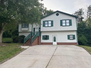 12 Kings Forest Ct, Greensboro, NC 27405