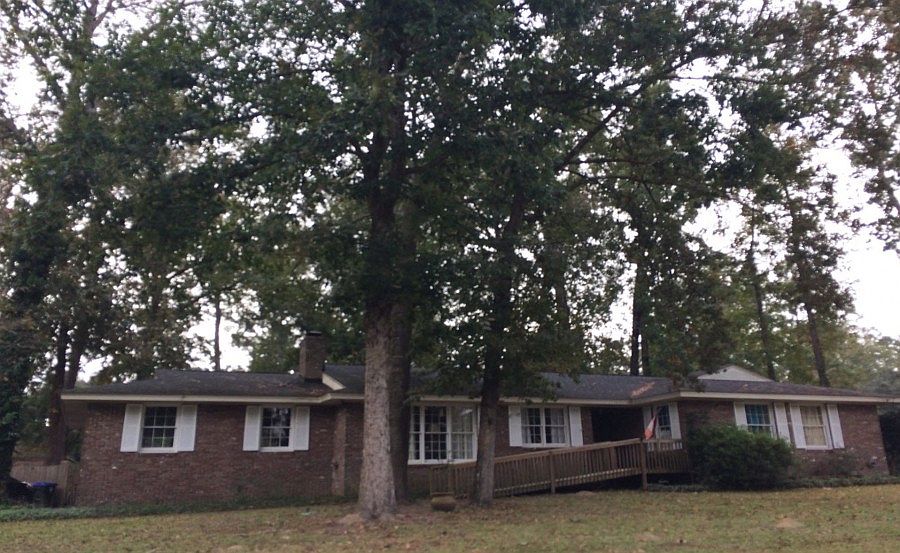 1st image of 203 Dogwood Cir