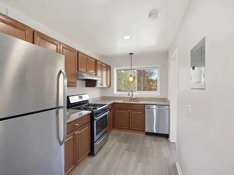 10619 Weymouth St #201 — Photo 3