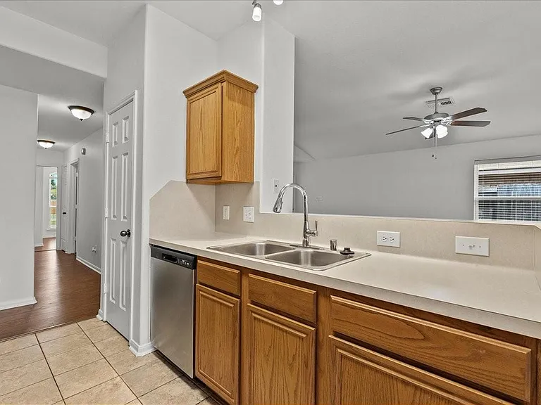 202 Pebble Walk Ln — Photo 11