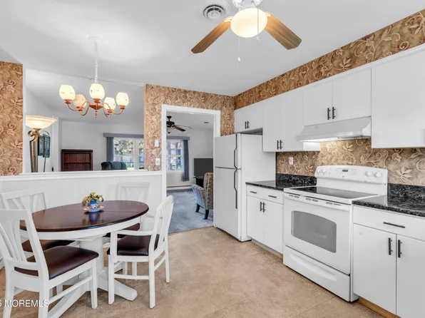 28A Yorkshire Court, Manchester, NJ 08759