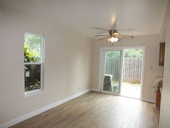 3rd image of 2641 La Crescenta Dr Suite 11