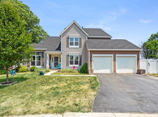 2461 Hayloft Ln, Elgin, IL 60124