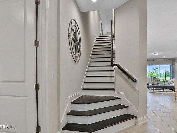 4th image of 84 HOLLY LANDING Way