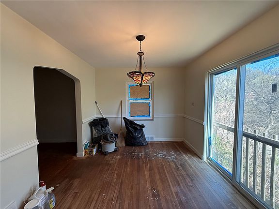 4th image of 111 Robin St