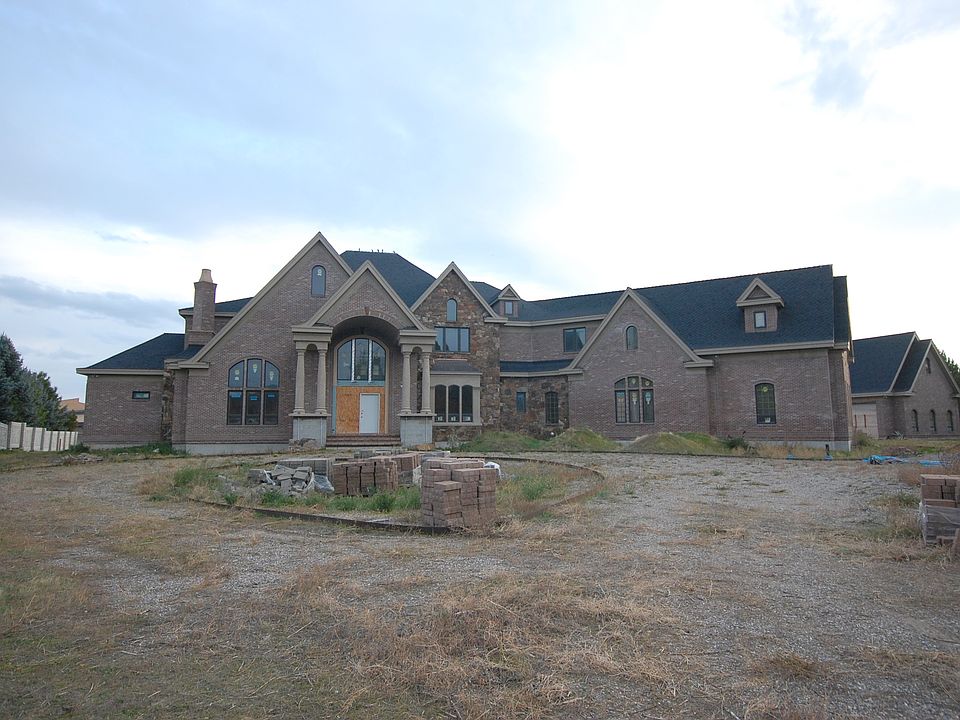 1st image of 330 Sheffield Cir