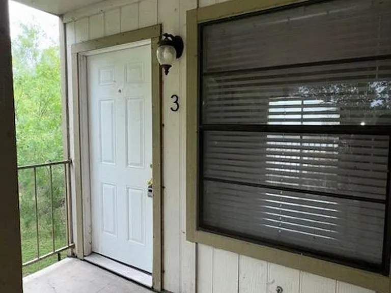 4250 Calallen Dr #3 — Photo 1