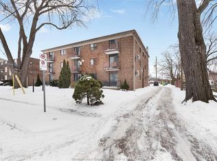 1655 Rooney St, Windsor, ON N9B 1L1