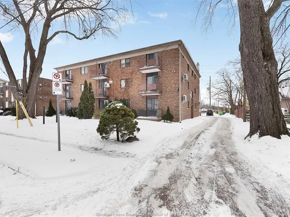 1655 Rooney St, Windsor, ON N9B 1L1