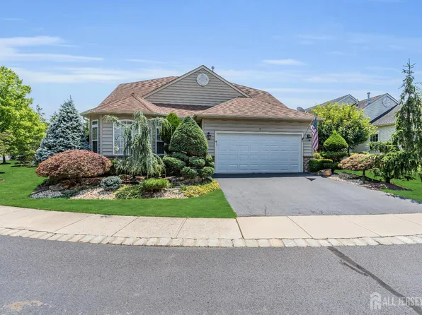 30 Merlot Ct, Monroe Township, NJ 08831