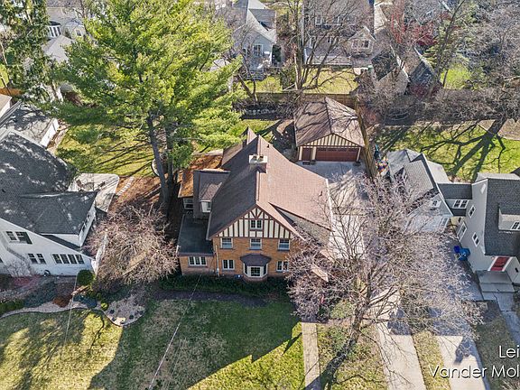 5th image of 910 Pinecrest Ave SE