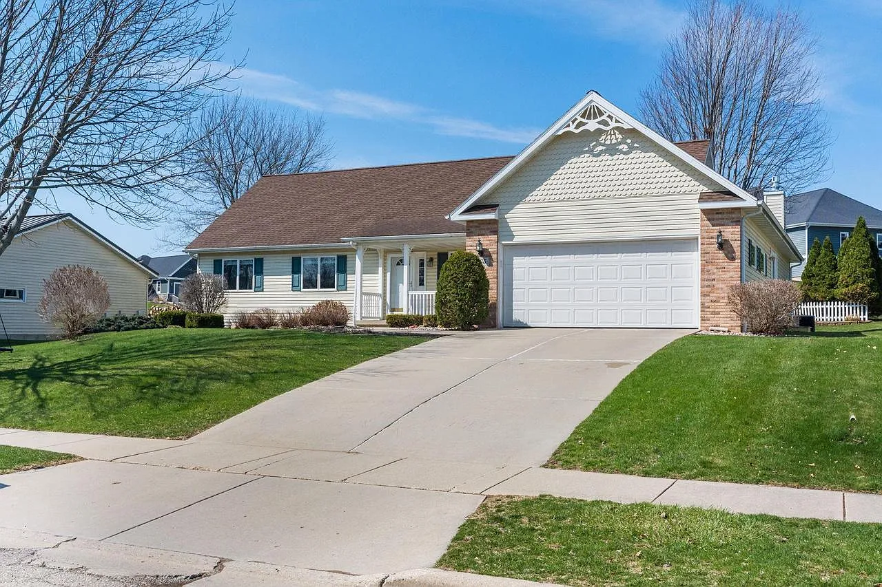565 Oakwood Drive photo 1