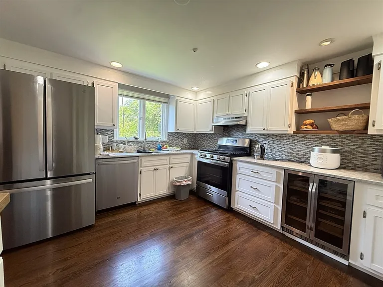26 Hammond Pond Pkwy #0 — Photo 3