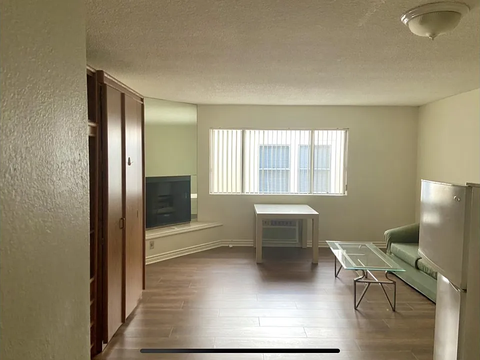 1129 W 27th St