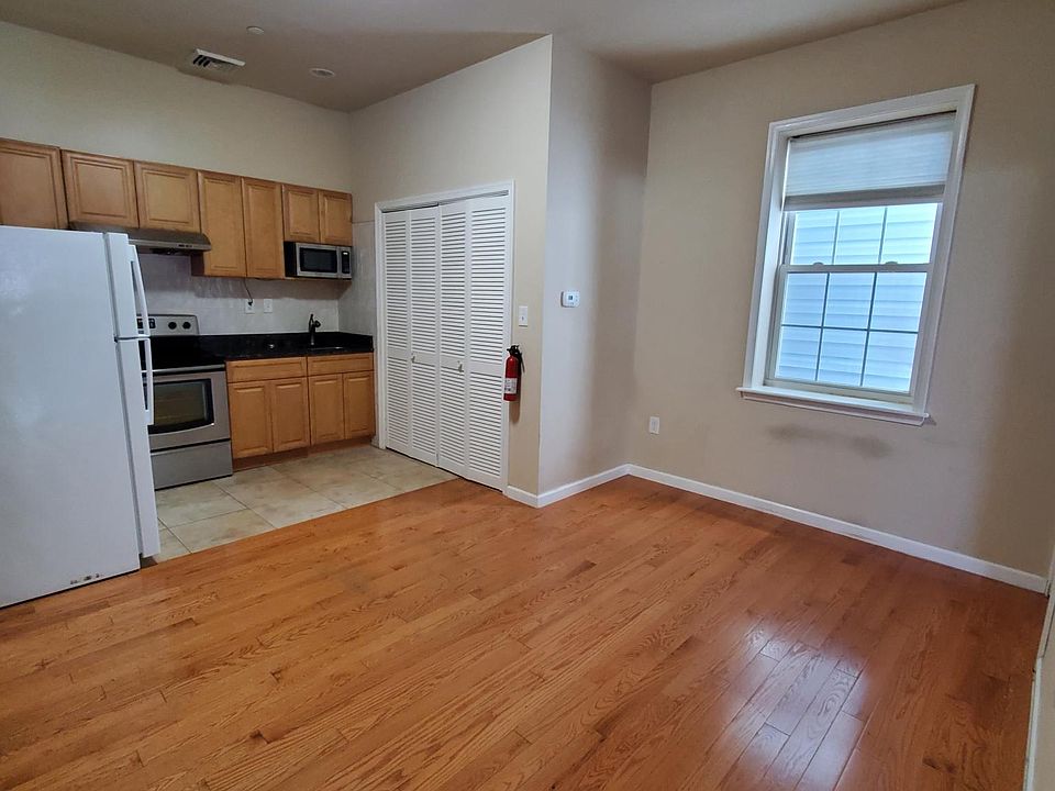 1st image of 1332 W Girard Ave APT B