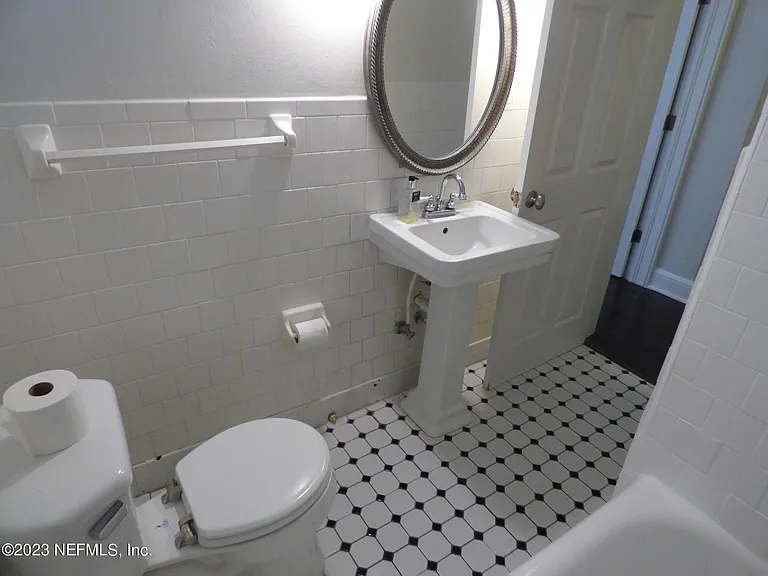 2671 College St — Photo 26
