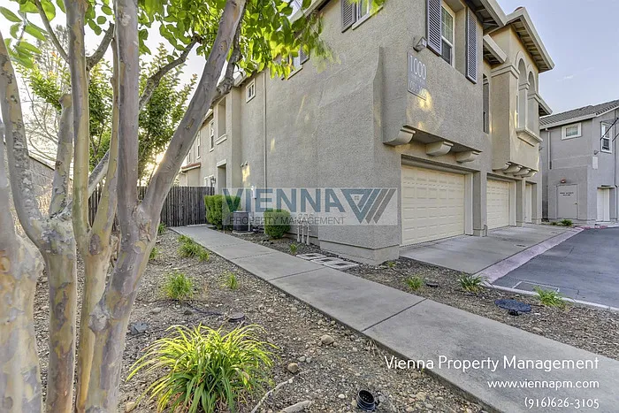 1003 Ferry Cir — Photo 1