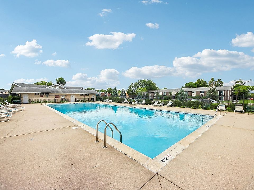 71-web-or-mls-Kennedy Dr-1906-911