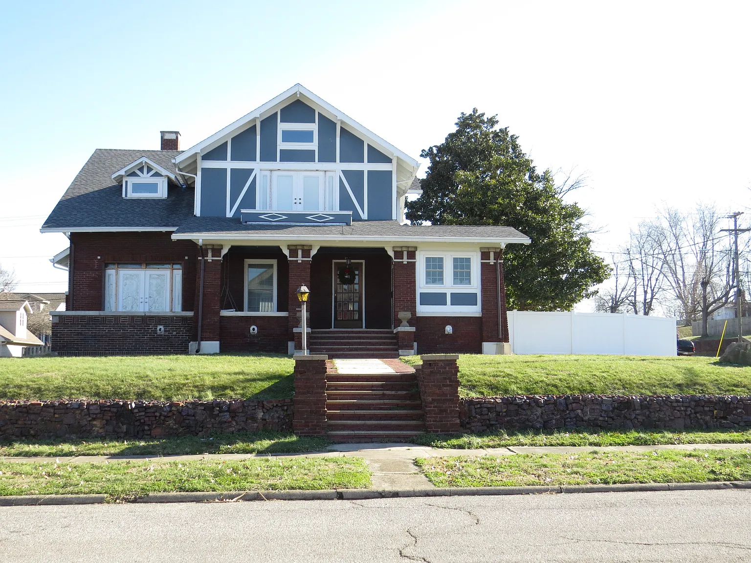 606 9th St photo 1