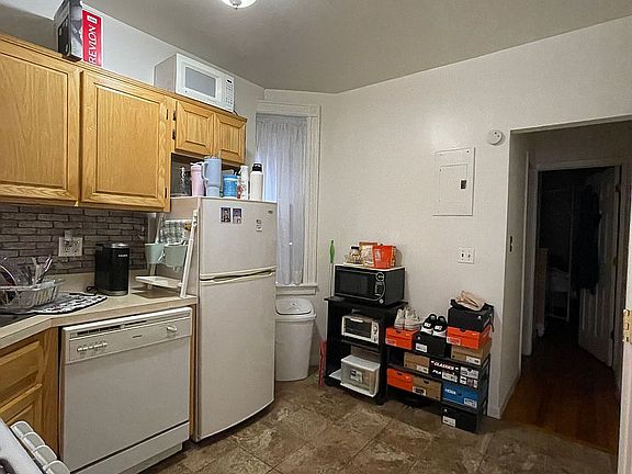 3rd image of 304 E 83rd St #2E